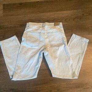 Light wash American eagle jeans